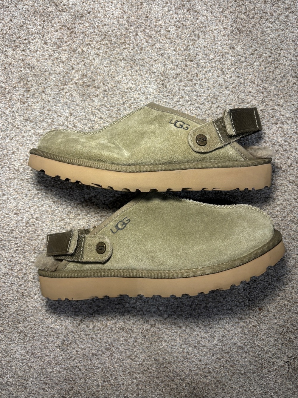 UGG Lanah Olive Suede Clog Women’s Size 6 Slippers moccasins Slip on Sherpa